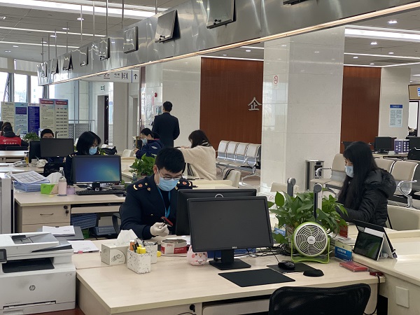 恢復窗口服務首日 上海“店小二”如何服務好“心急”企業？